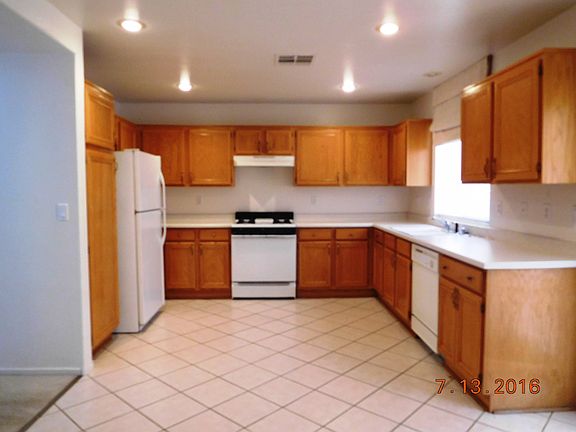 3rd image of 923 Menands Ave