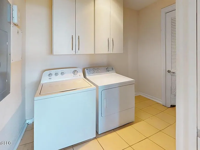2060 Beach Blvd #103 — Photo 20