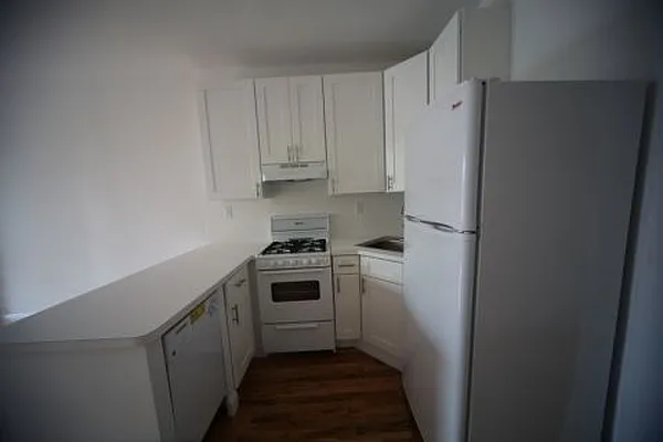 Rented by Metropolitan Realty | media 2