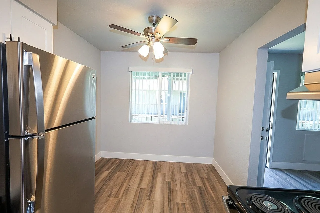 Teal Apartments — Photo 4