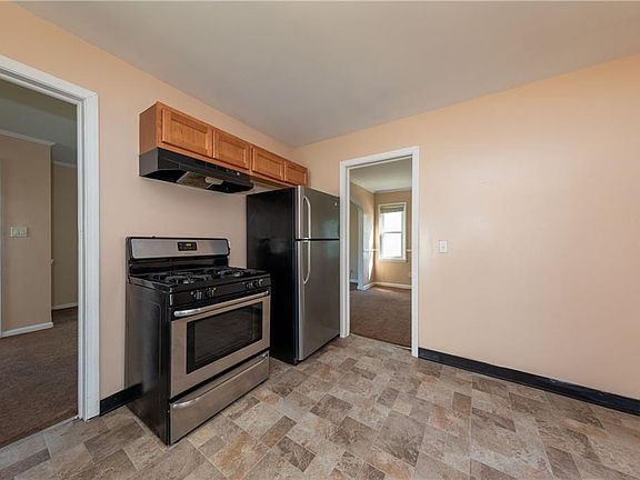 4th image of 24301 Yosemite Dr