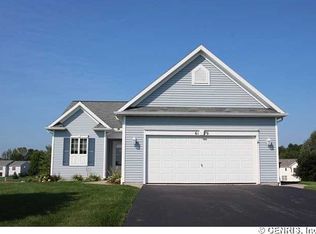 6179 Holly Creek Dr, Ontario, NY 14519