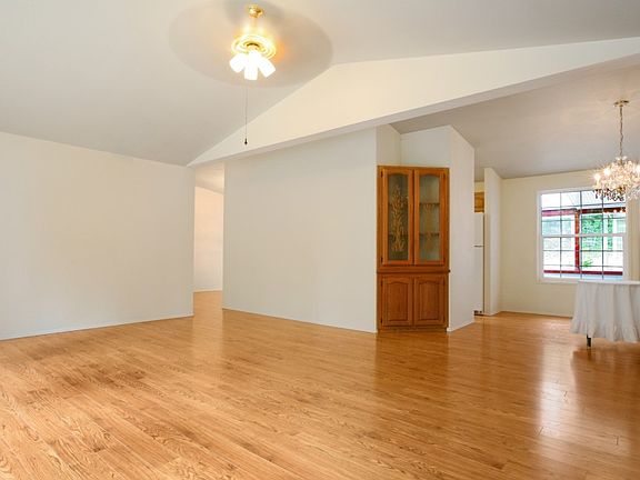 5th image of 2871 NE Cedar Creek Way