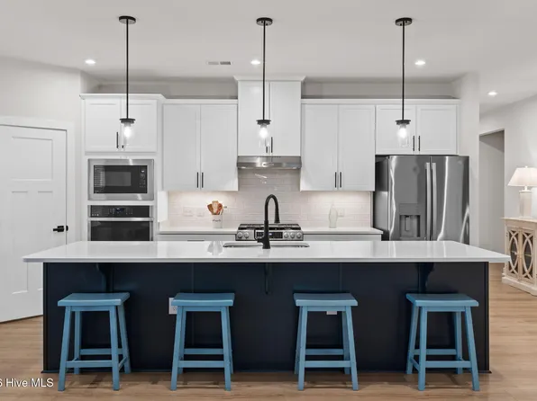 1222 Middle Crest Drive NE, Bolivia, NC 28422