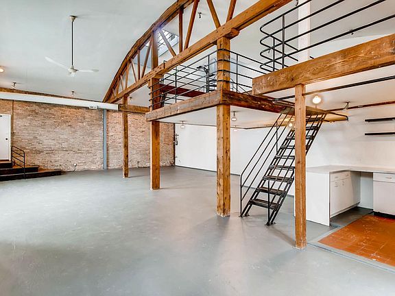 2nd image of 600 W 18th St Unit 4
