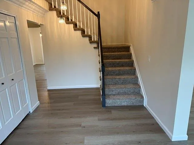 650 Deerfield Ct — Photo 3