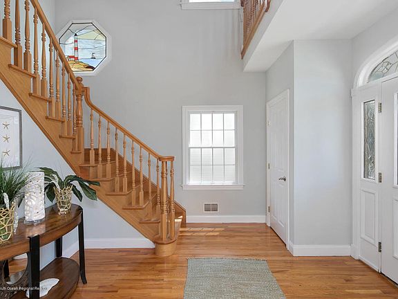 4th image of 6 Leonard Ave