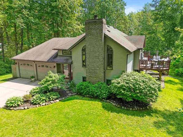 2360 Woodington Way, Suamico, WI 54173