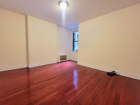 4th image of 265 W 81st St #4Z