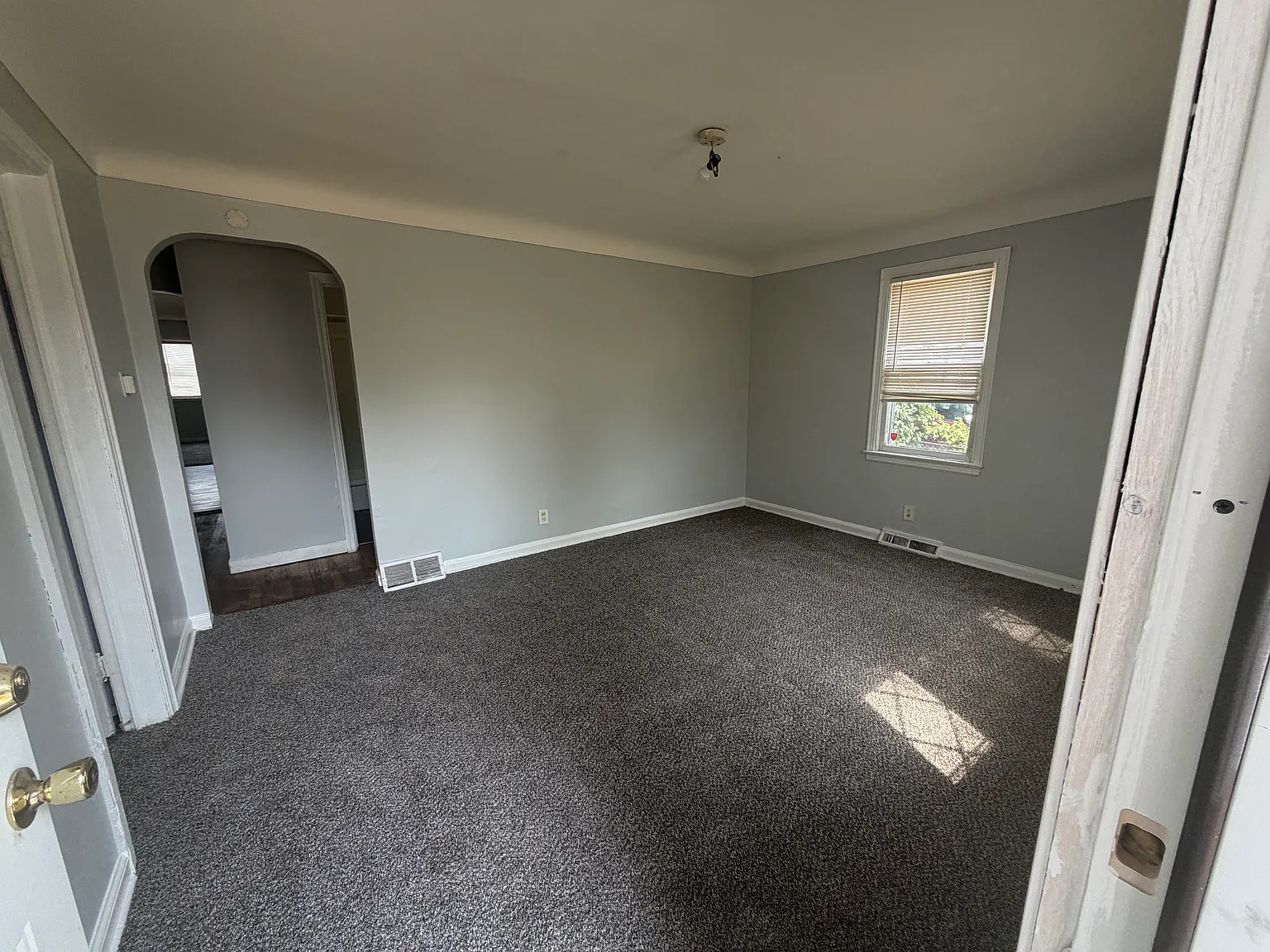 3 bed, 1080 sqft, $1,147 — Photo 2
