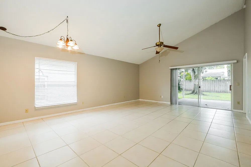 3 bed, 2.0 bath, 1355 sqft, $2,285 — Photo 4