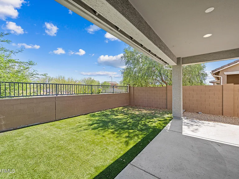 8911 W Solano Dr — Photo 23