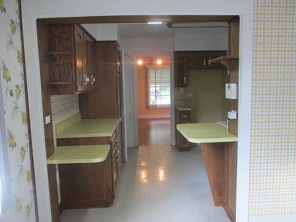 4th image of 2626 N Elm St