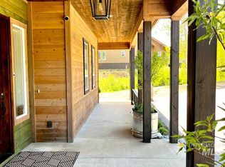 22 Creekside Ct, Garden Valley, ID 83622