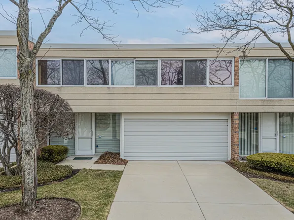 145 Wellington Rd, Northbrook, IL 60062