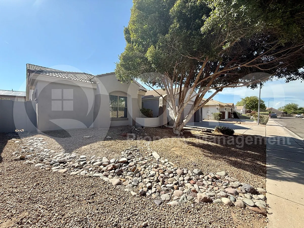 3 bed, 4.0 bath, 3104 sqft, $2,799 — Photo 3