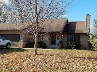 2809 Southlawn Dr N, Maplewood, MN 55109