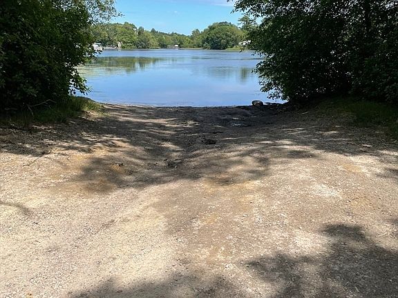 4th image of 55 Lakeside Ave