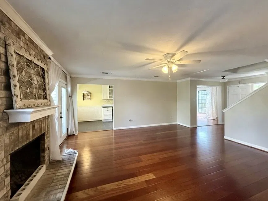 4 bed, 2.5 bath, 2207 sqft, $3,500 — Photo 2