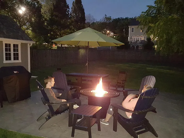 Outdoor gas firepit