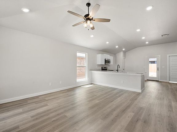 3rd image of 808 E 32nd St