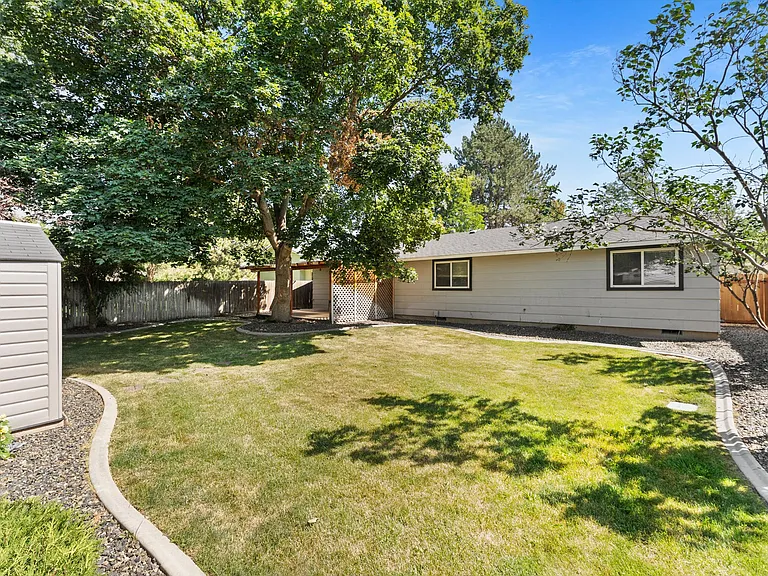 714 S Berwick Dr — Photo 24