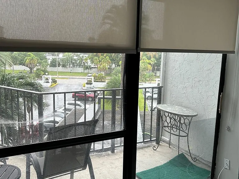 800 Parkview Dr #411 — Photo 7