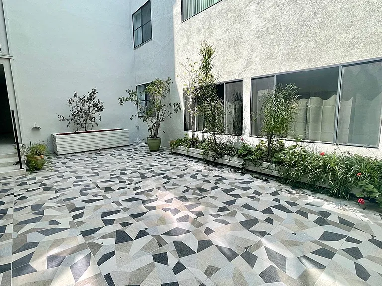 134 S Elm Dr — Photo 3