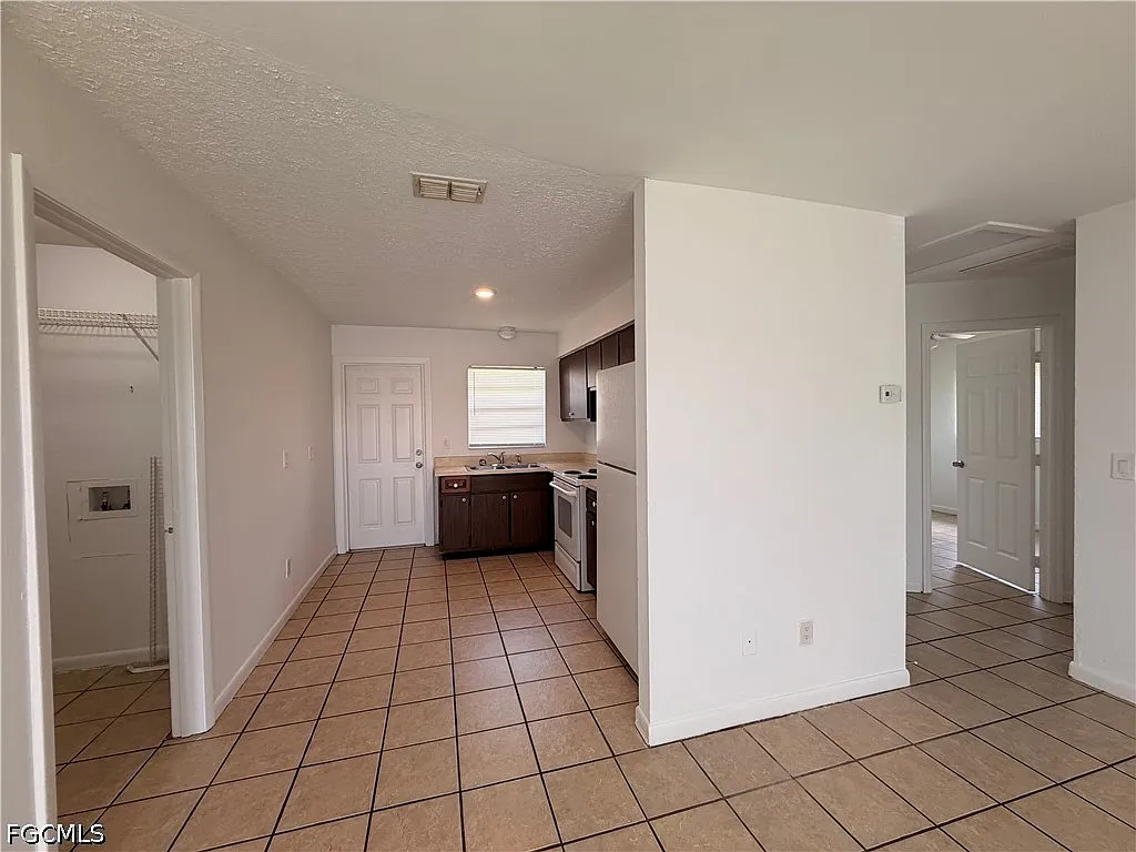 2 bed, 1.0 bath, 780 sqft, $1,195 — Photo 3