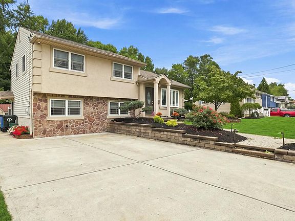 3rd image of 30 Pleasant Valley Dr