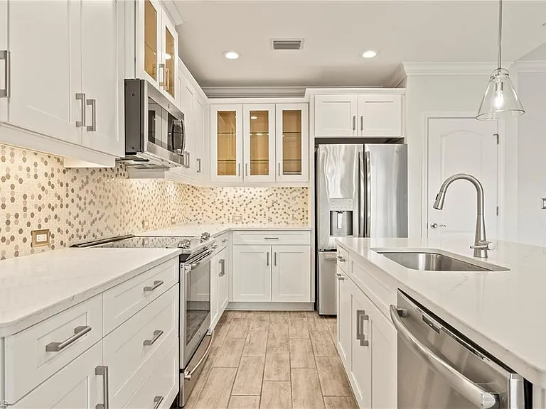 6954 Avalon Cir #703 — Photo 4
