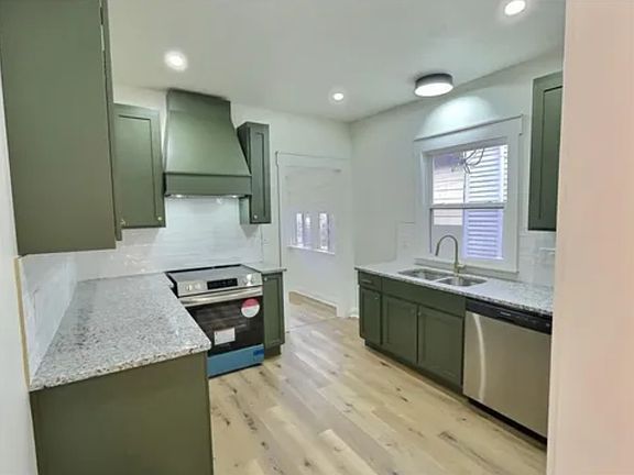 3rd image of 4434 Forest Ave