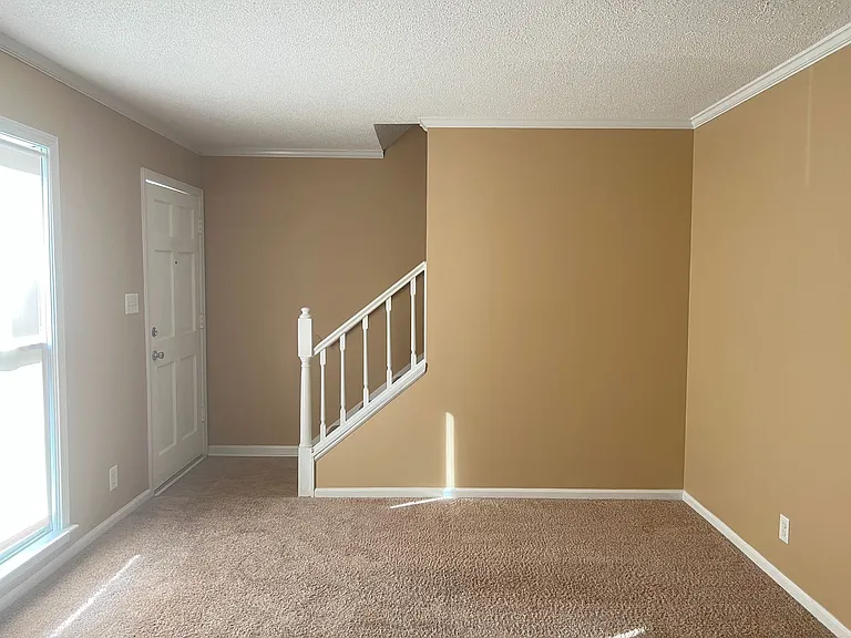 137 N Springs Ct — Photo 3