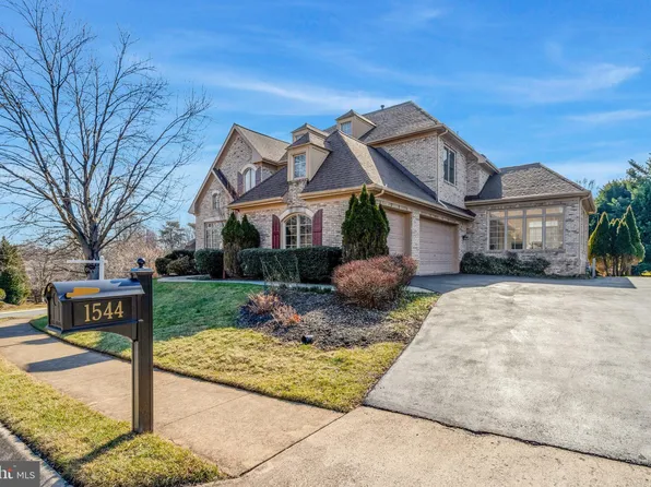 1544 Wellingham Ct, Vienna, VA 22182