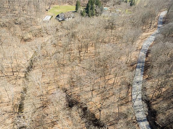 4th image of 526 Woodland Road Ext