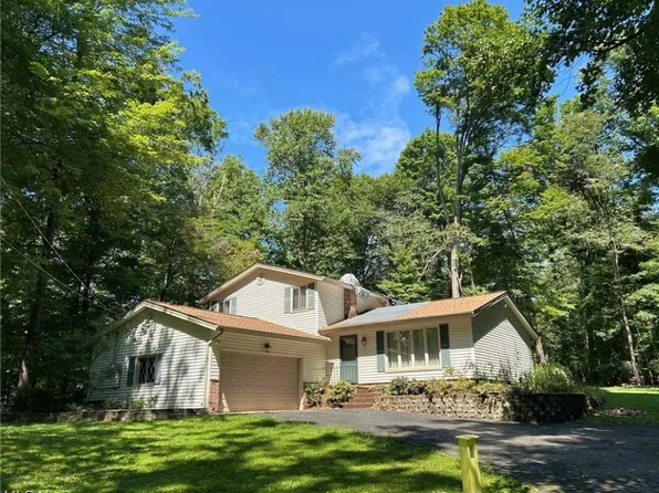 9624 Kim Dr, Chesterland, OH 44026