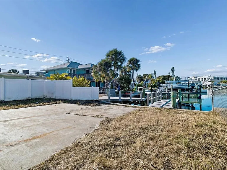 14919 N Bayshore Dr #1 — Photo 30