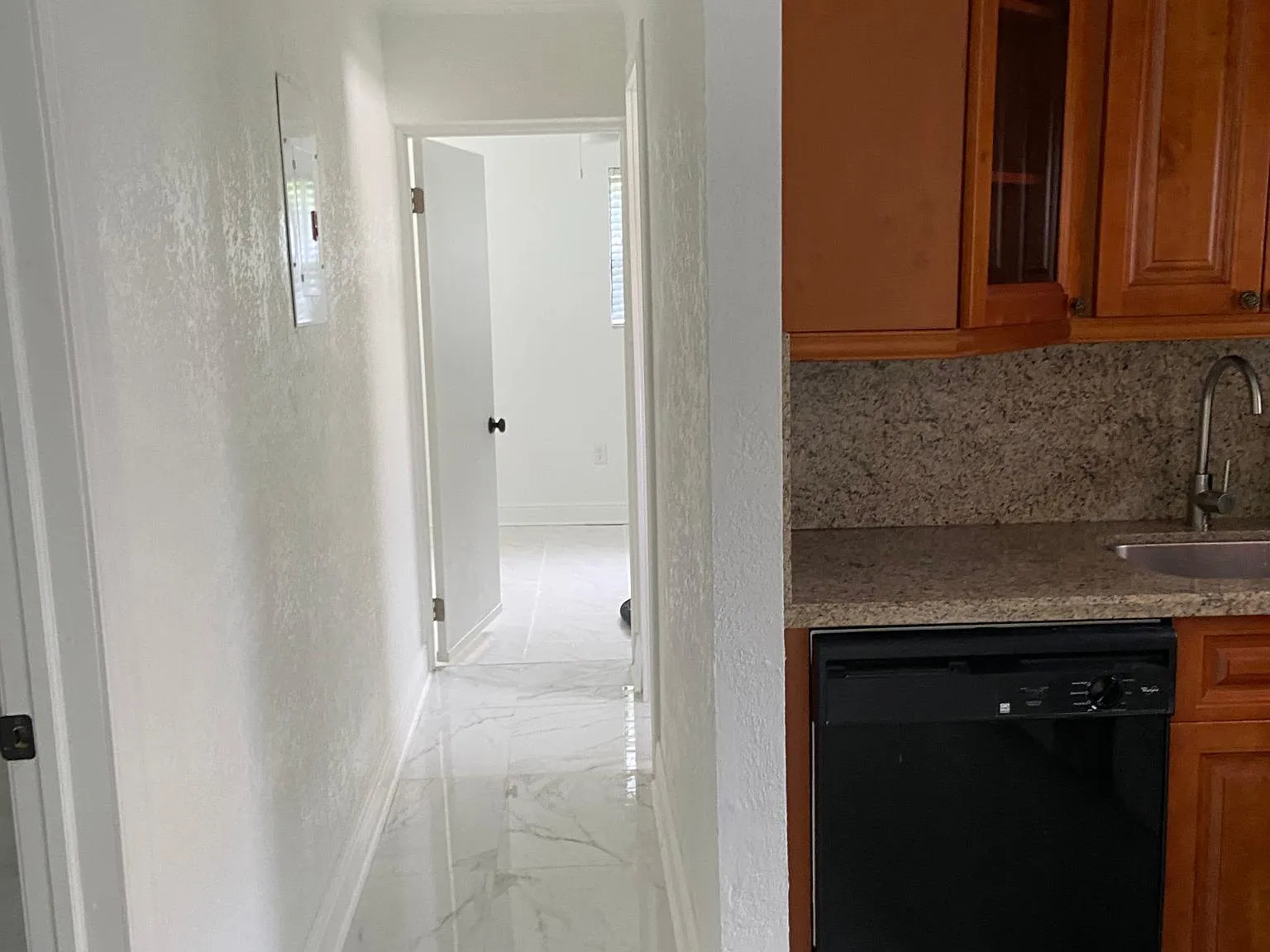 4744 NE Miami Ct — Photo 4