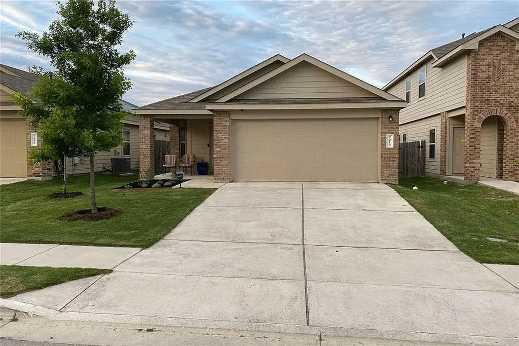 3 bed, 2.0 bath, 1463 sqft, $2,095 — Photo 1