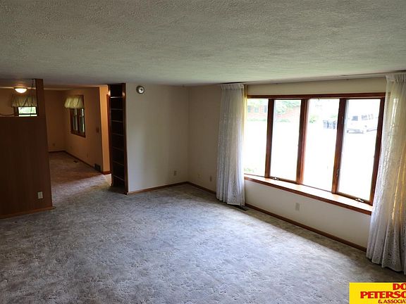 2nd image of 2215 Parkview Dr
