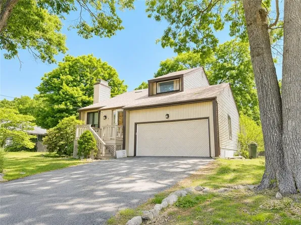9 Eastgate Dr, Coventry, RI 02816