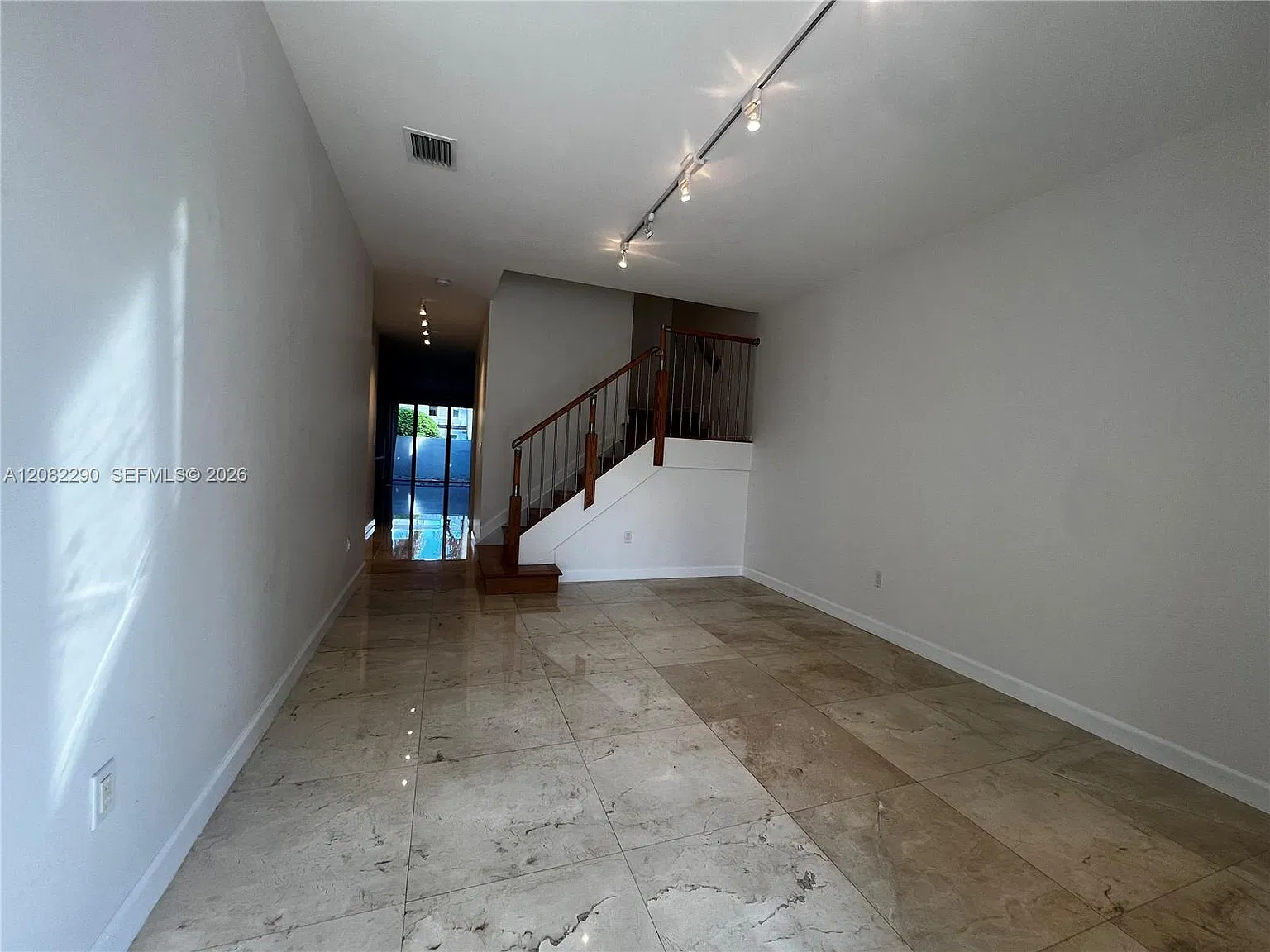 Doral Cay — Photo 2
