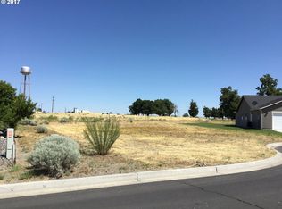 945 Barton Loop, Umatilla, OR 97882