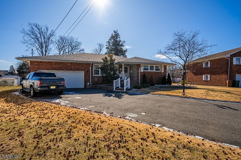 1st image of 1015 Georgian Dr