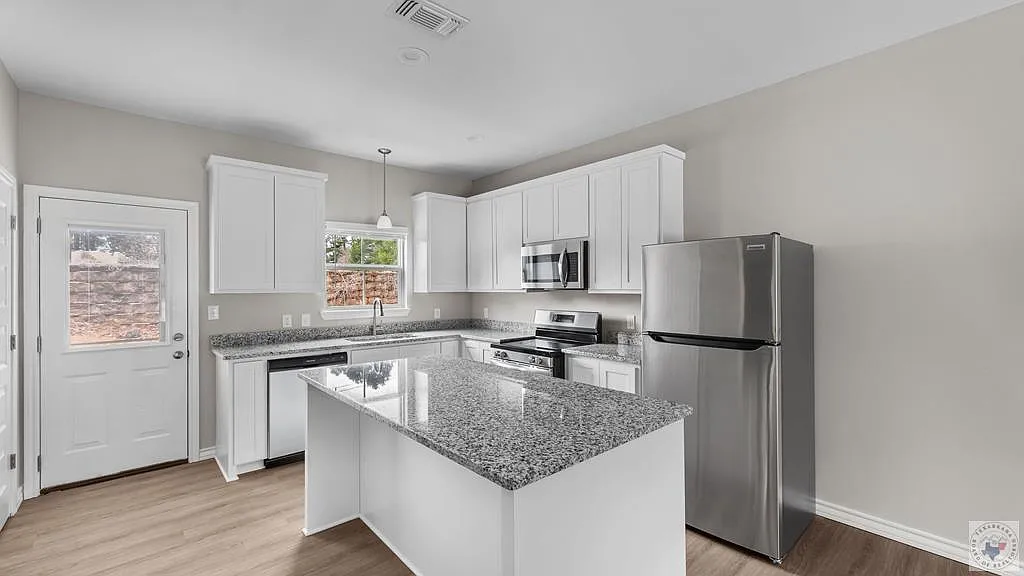 2 bed, 2.5 bath, 900 sqft, $1,475 — Photo 1