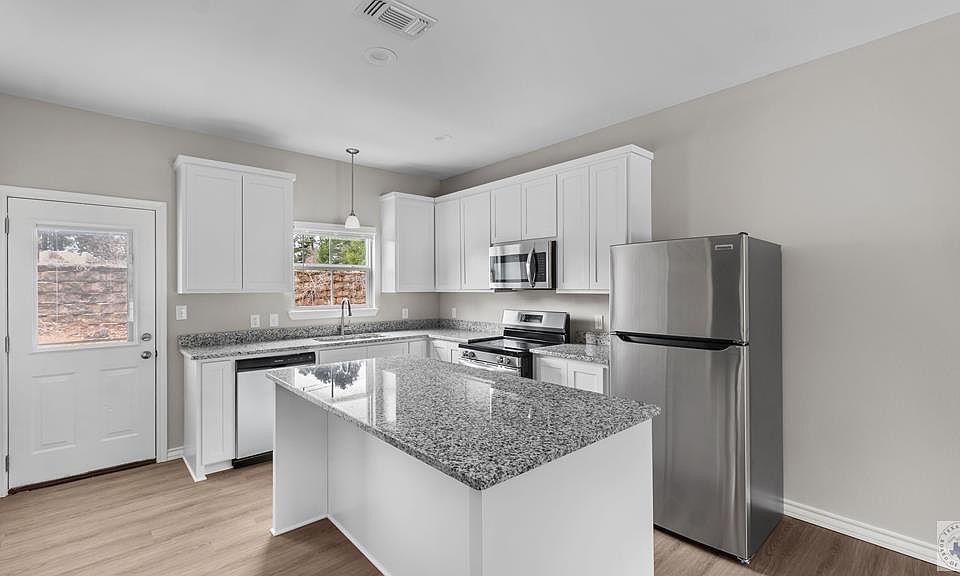 1st image of 5201 Lionel Ave