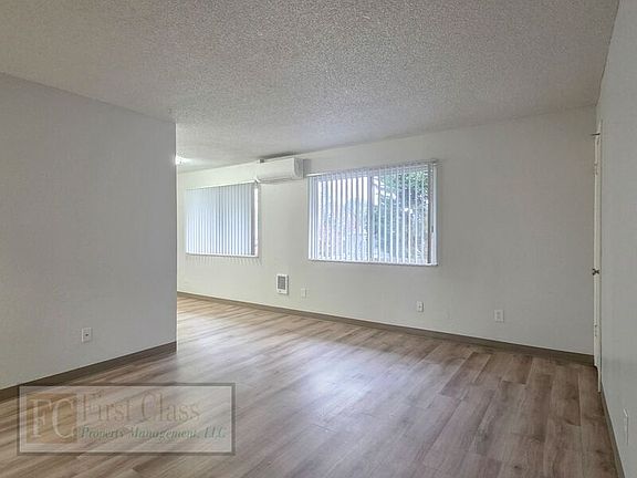 4th image of 3309 SE 13th Ave Unit 10