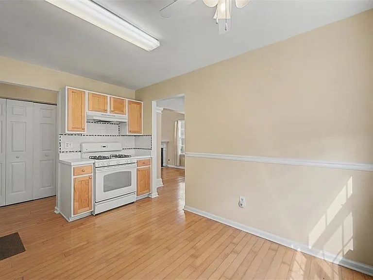 2025 Baramore Oaks Dr — Photo 10