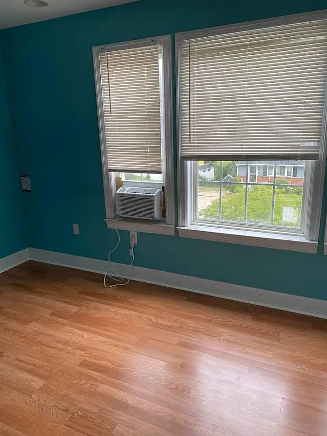 1 bed, 3754 sqft, $900 — Photo 3