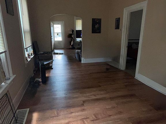 5th image of 227 Marion St